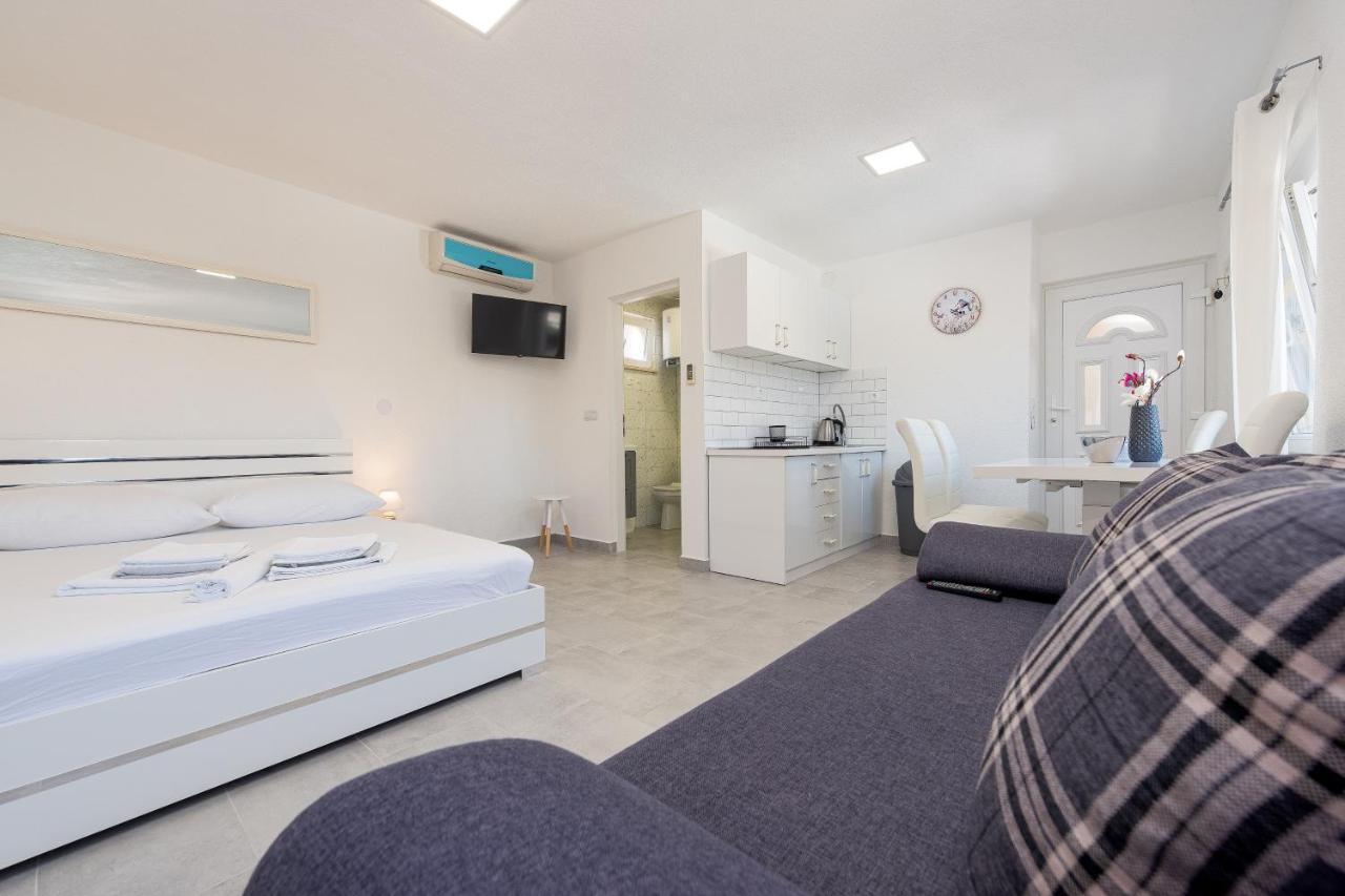 Karmen - Poolhouse Apartament